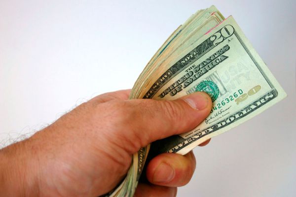 Dinero en mano e ideas para invertir sin riesgos