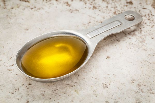 Propiedades del aceite de ricino. Tiene algun peligro usar el aceite de ricino? Cómo usar el aceite de ricino en los tratamientos de belleza