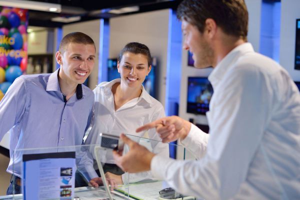 Tips para atender bien al público. consejos para una buena atención a los clientes de manera personal. Aprende cómo atender al público