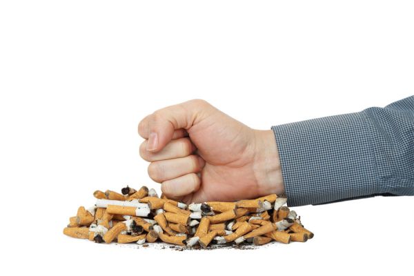 Lo que ocurre en tu cuerpo al dejar de fumar. Beneficios de abandonar el cigarro. Ventajas de dejar el hábito de fumar