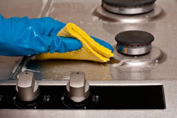 Pasos para limpiar metales de todo tipo. Cómo sacarle brillo a metales como plata, cobre, bronce. Tips para dar brillo a objetos de metal