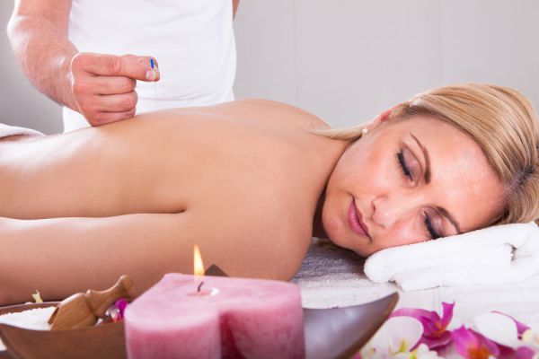 Es util la acupuntura para aliviar dolores? Como tratar dolores con acupuntura. Beneficios de la acupuntura para el alivio de dolores