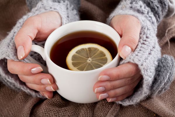 Infusión de hierbas para el síndrome premenstrual. Hierbas para aliviar los síntomas menstruales. Te para los dolores menstruales.