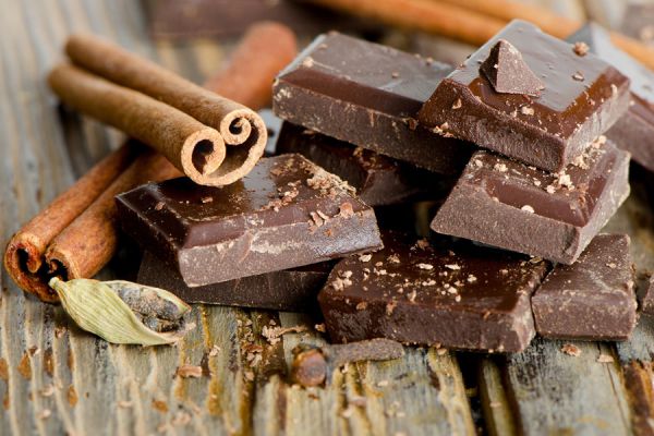 Tabletas de chocolate amargo y otros sabores para hacer muffins caseros