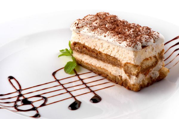El bizcocho de yogur se puede rellenar con cremas para pasteles
