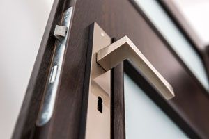 Ilustración de Paso a paso cómo cambiar una cerradura