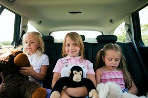 Ilustración de Cómo entretener a los niños dentro del coche