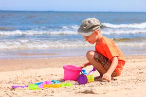 Ilustración de Cómo cuidar a los Niños en la Playa