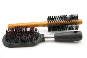 Ilustración de Cómo mantener el cepillo de cabellos siempre limpio