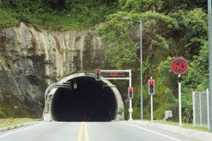 Ilustración de Cómo Conducir en un Túnel