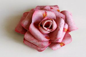 Ilustración de Cómo hacer rosas de papel