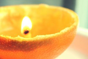 Ilustración de Cómo hacer velas orgánicas con naranjas