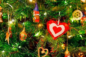 Ilustración de Ideas originales para decorar el árbol de Navidad