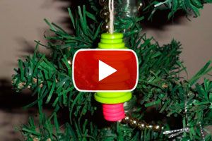 Ilustración de Cómo hacer Adornos con Botones para el árbol de Navidad