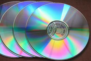 Ilustración de Ideas para reciclar dvds y cds en desuso
