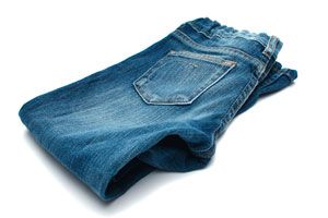 Ilustración de ¿Qué hacer con jeans viejos? Ideas para reutilizarlos