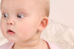 Ilustración de 5 reacciones que tienen los bebés y asustan a los padres