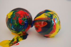 Ilustración de Cómo hacer bolas rebotonas caseras para que jueguen los niños