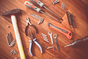 Ilustración de ¿Cómo afrontas las pequeñas reparaciones del hogar? 5 herramientas esenciales que todo dueño de casa debe tener